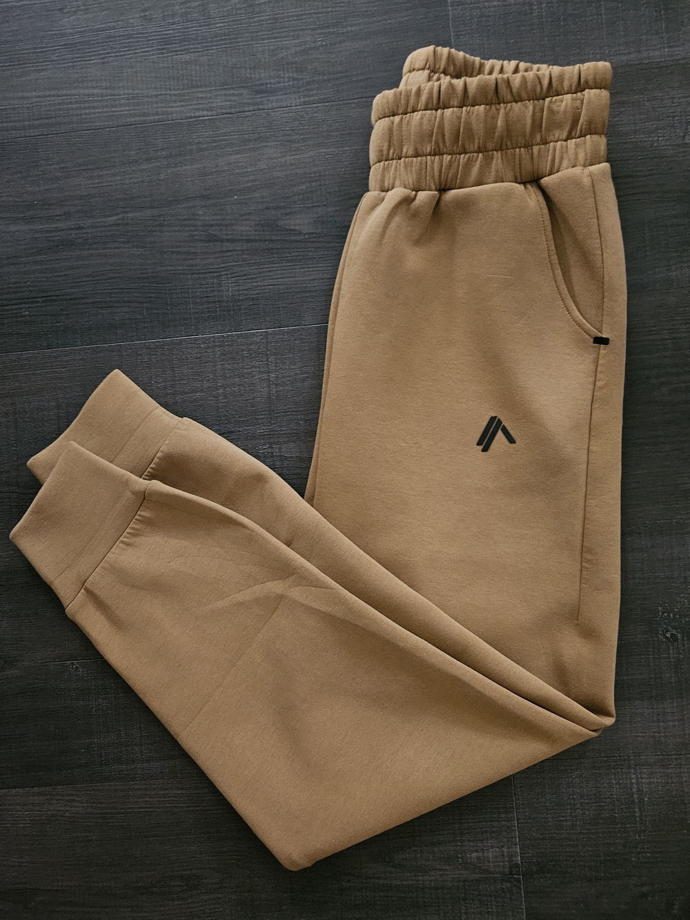 Alphalete Fleece Joggers Sweatpants Small Camel Tan Brown Gym Athleisure